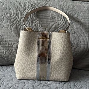 NEW Michael Kors Medium Pratt Bucket Shoulder Bag-received as a gift/never used